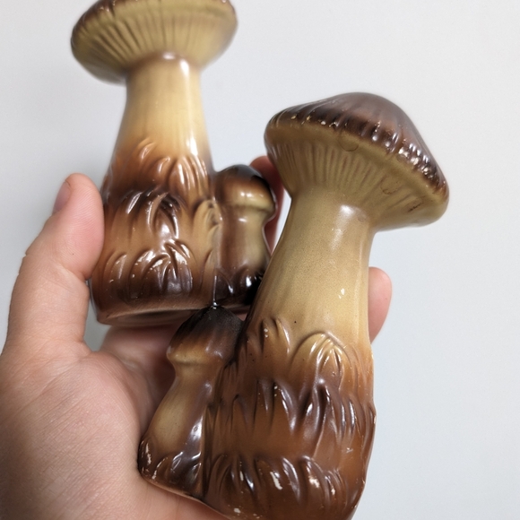 Vintage mushroom shakers - Picture 2 of 7